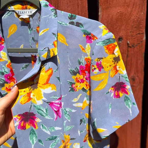 Floral button down - Picture 4 of 6